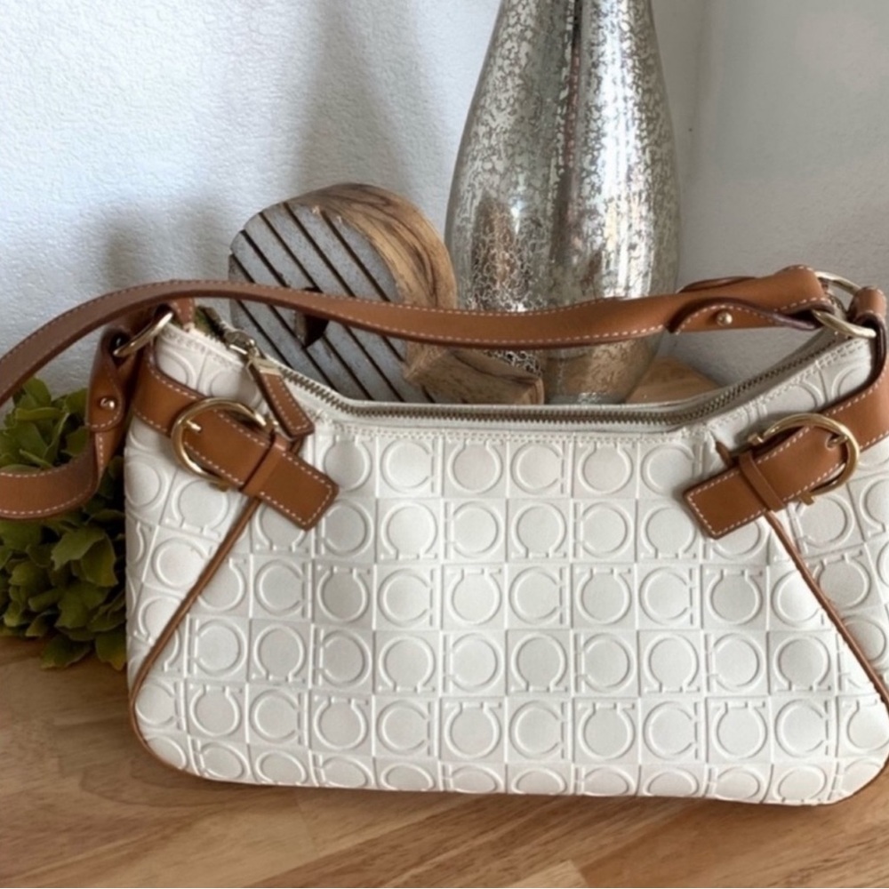 Salvatore Ferragamo Off White/Brown Gancini
Embossed Leather Shoulder Bag - Picture 15 of 15